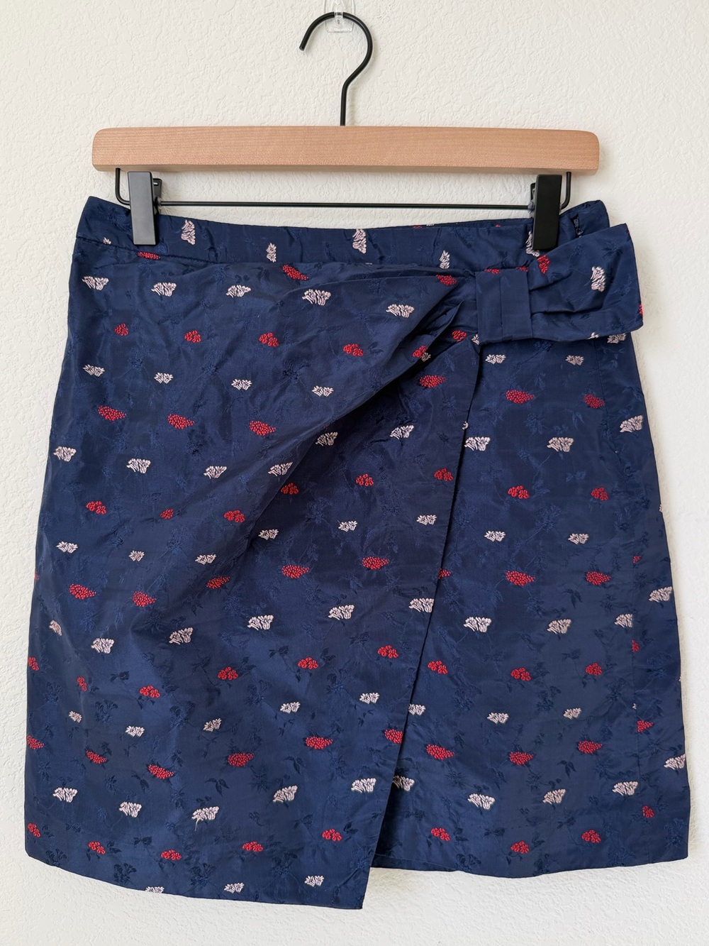 Banana Republic Navy Embroidered Toile
Wrap Skirt Bow Crisp Taffeta Sheen Sz 4